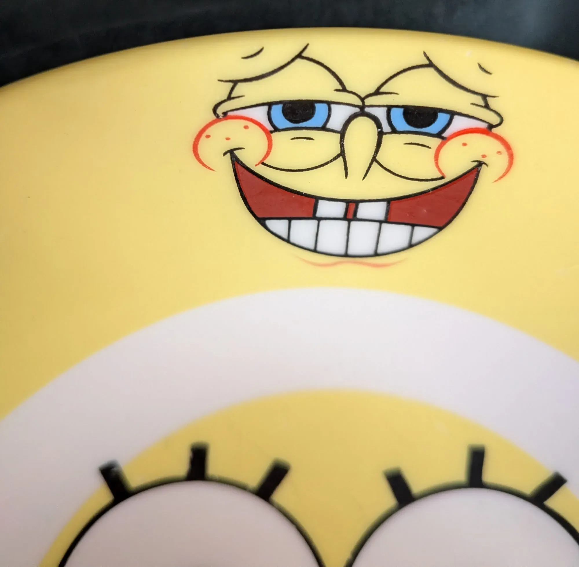 Vintage SpongeBob Skål i Keramik – Gul med Glada Ansikten - Bild 5