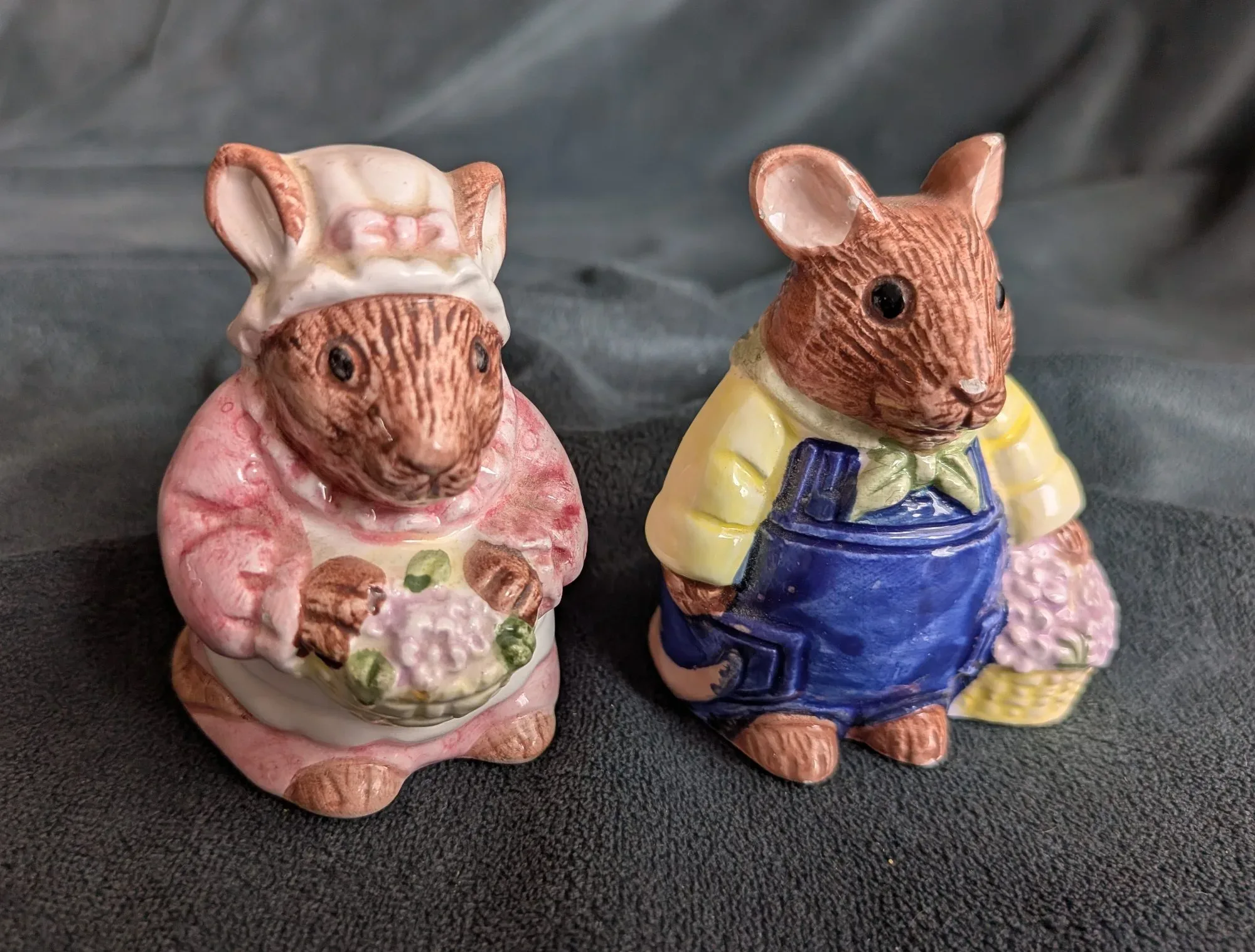 Charming Mouse Pair: Ceramic Salt and Pepper Shakers