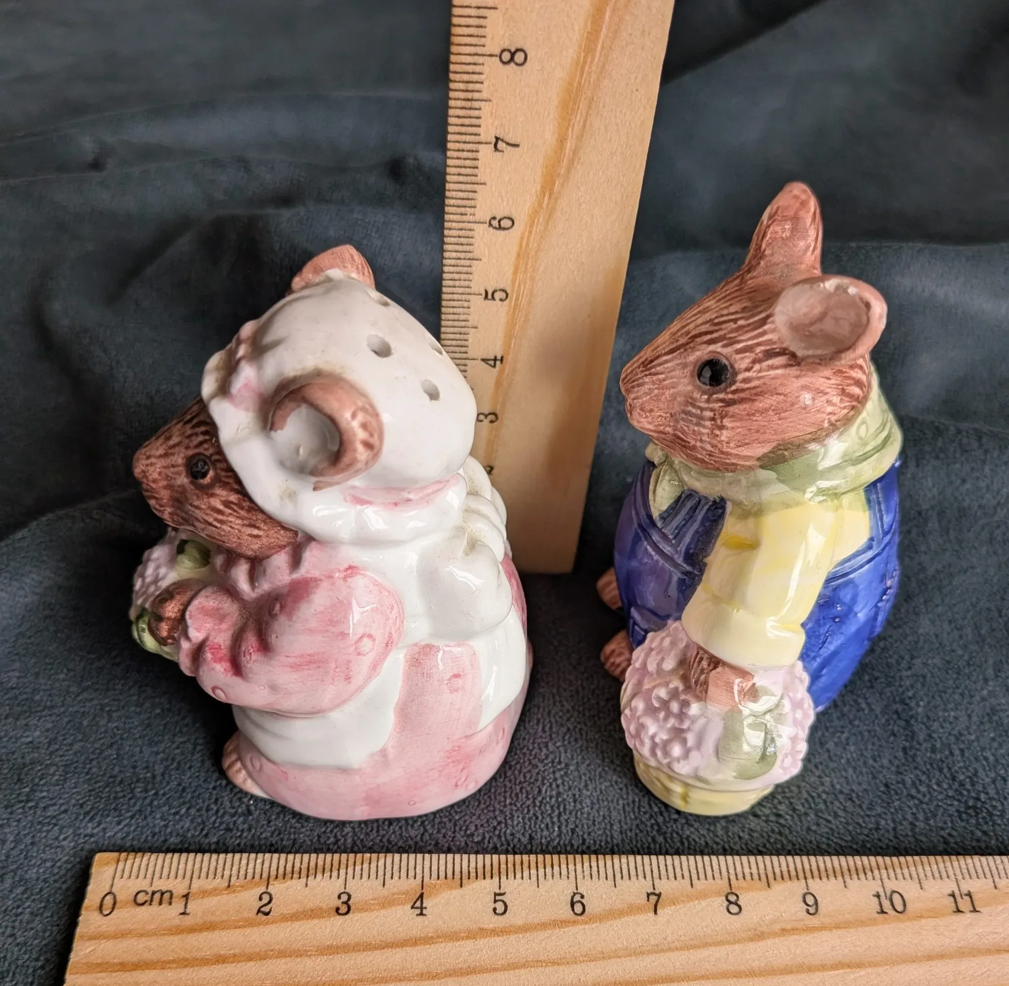 Charming Mouse Pair: Ceramic Salt and Pepper Shakers - Image 4