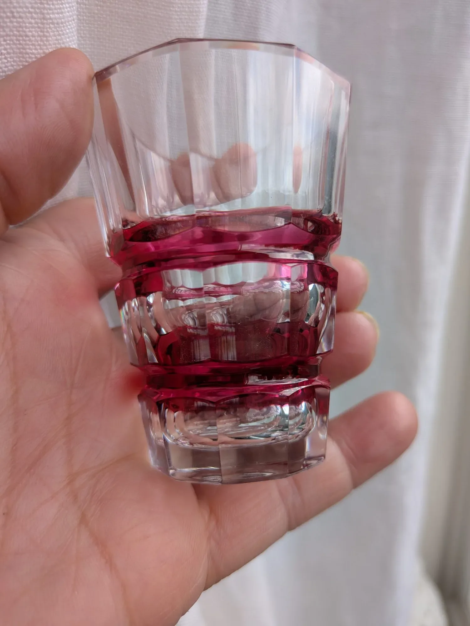 Vintage Snapsglas i Fasetterat Glas med Röda Detaljer, Set om 4 - Bild 7