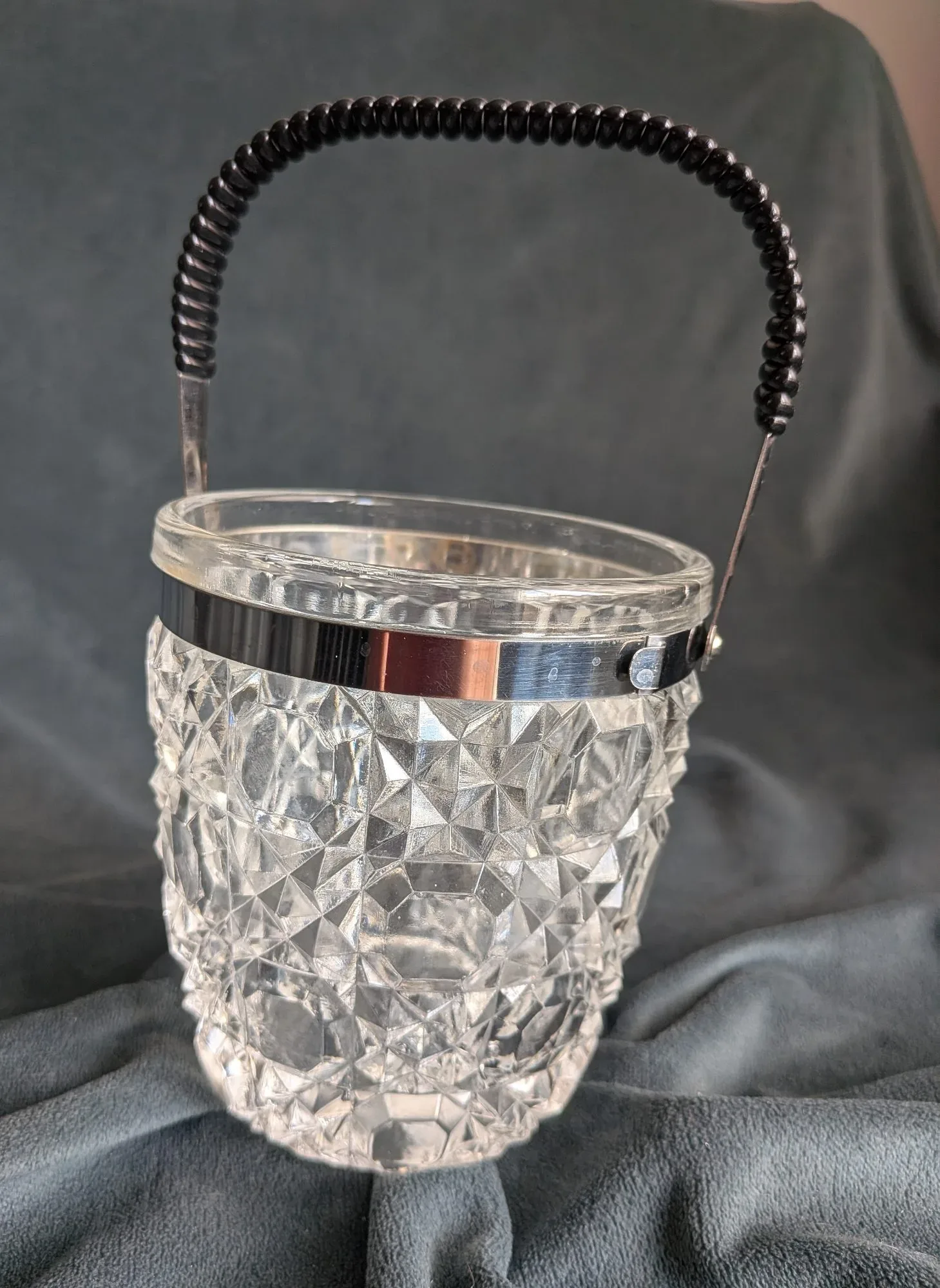 Elegant Ishink i Facetterat Glas och Rostfritt Stål - Bild 8
