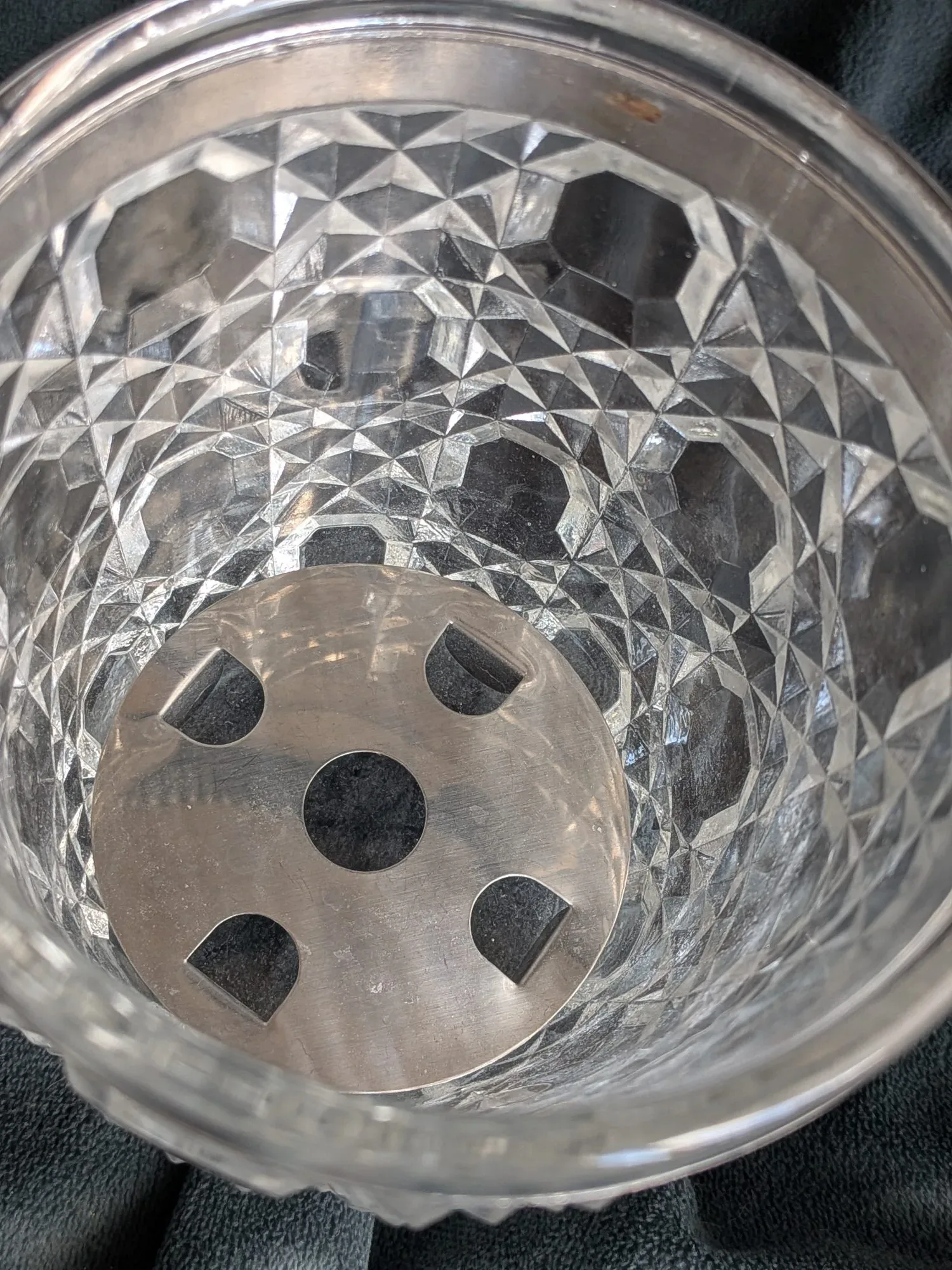 Elegant Faceted Glass Ice Bucket with Tongs - Image 7