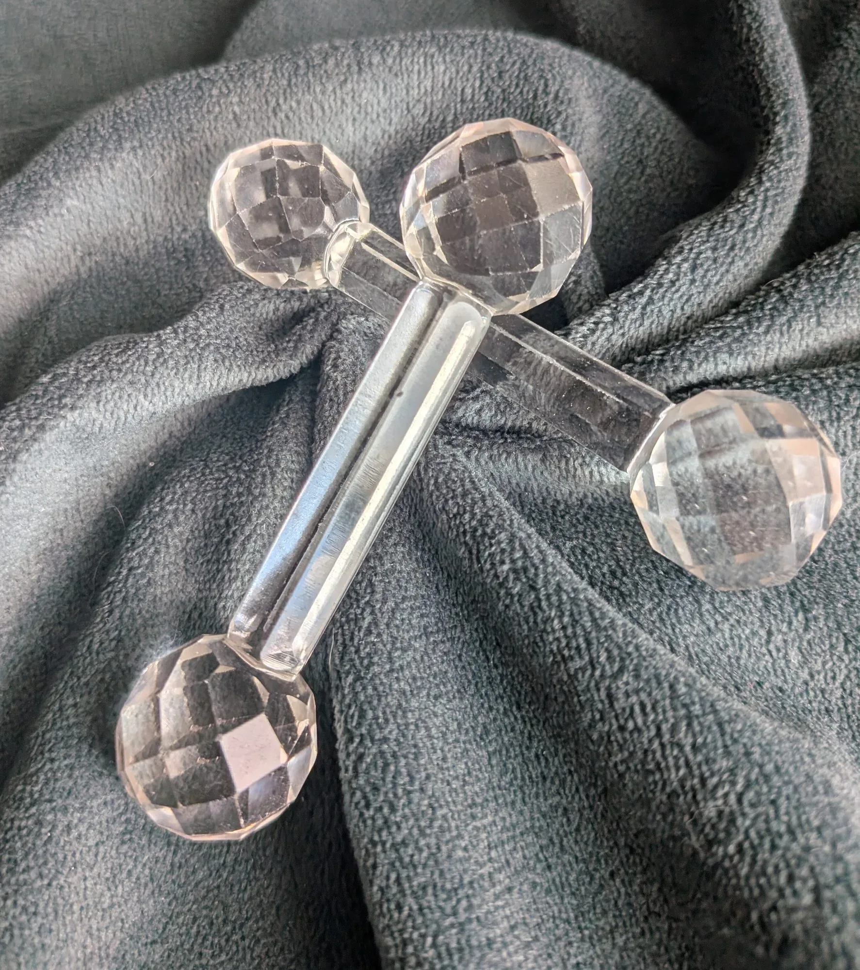 Elegant Faceted Glass Cutlery Rests – A Pair