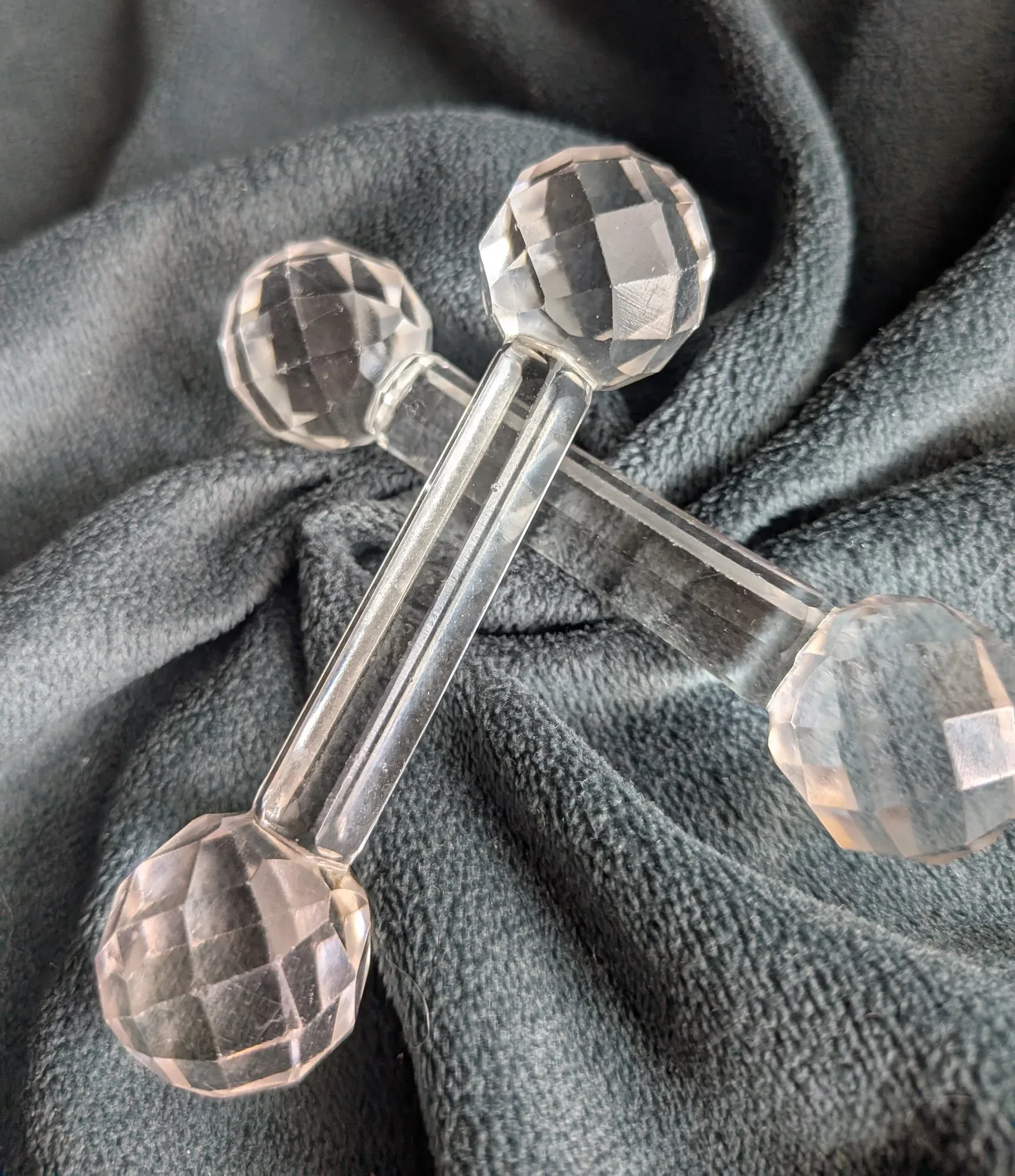 Elegant Faceted Glass Cutlery Rests – A Pair - Image 6