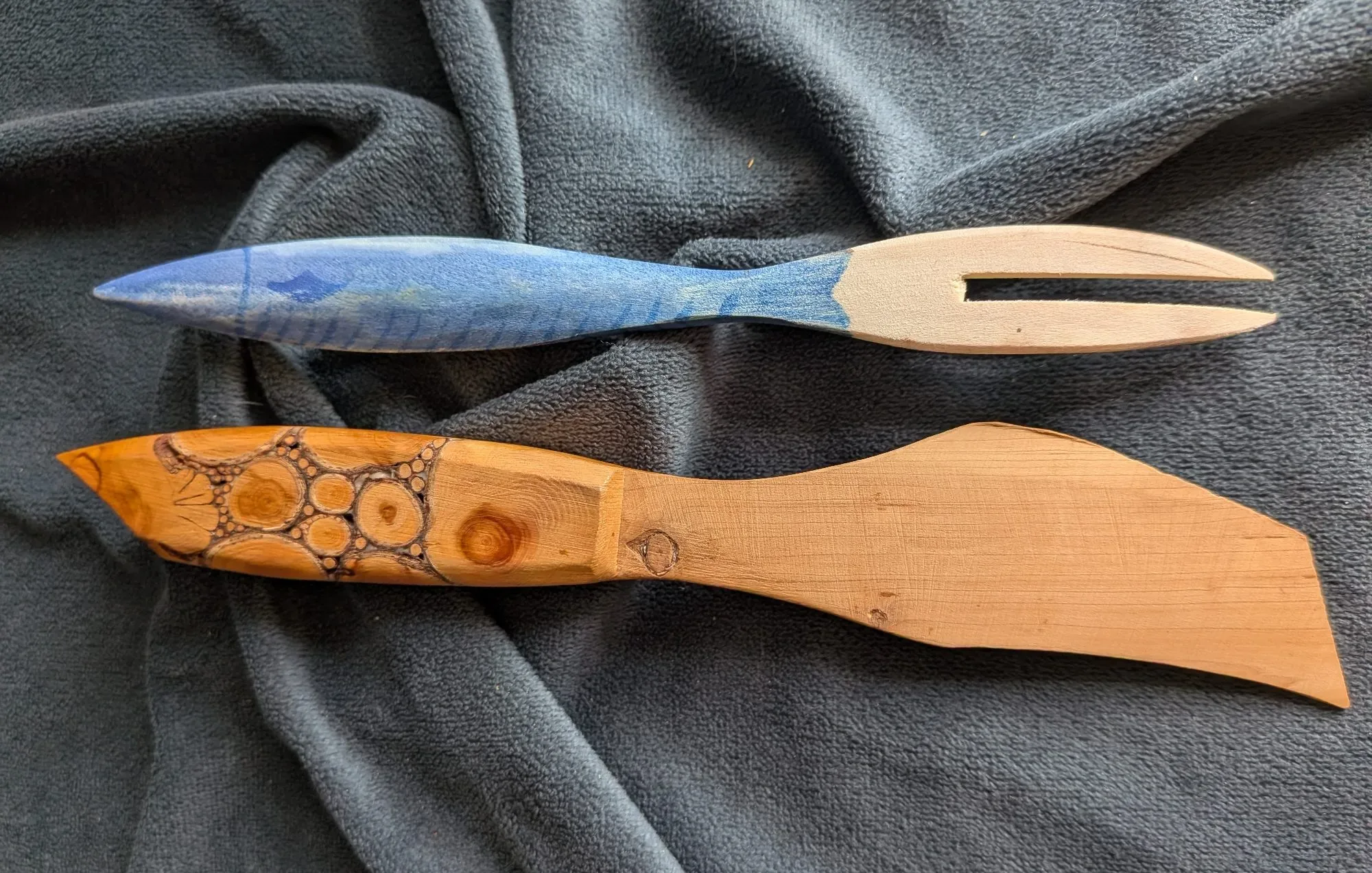 Gullsmidja Åholmens Butter Knife & Hand-Painted Fish Fork Set - Image 4