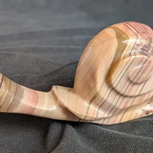 Snigelfigur i Randig Natursten