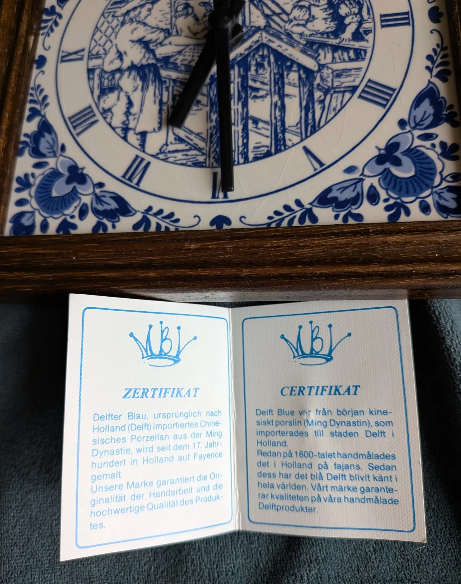 Delft Blue Handmålad Väggklocka i Trä & Keramik - Bild 2
