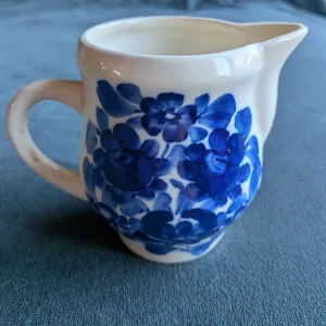 Gräddkanna Fajans Wloclawek Polen - Handmålad blomdekor - Vintage