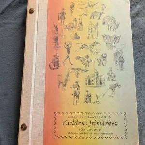 Esselte Frimärksalbum 'Världens Frimärken' & Samling