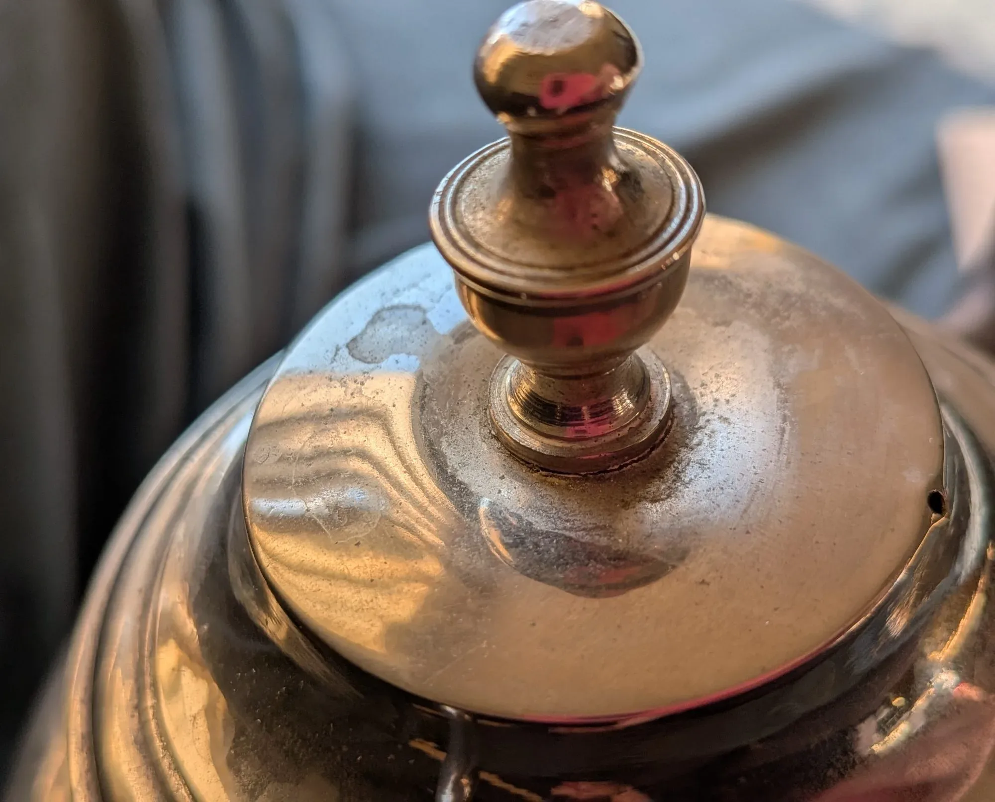 Gedigen Kaffekanna i Silverpläterad Metall, Trä - Bild 3