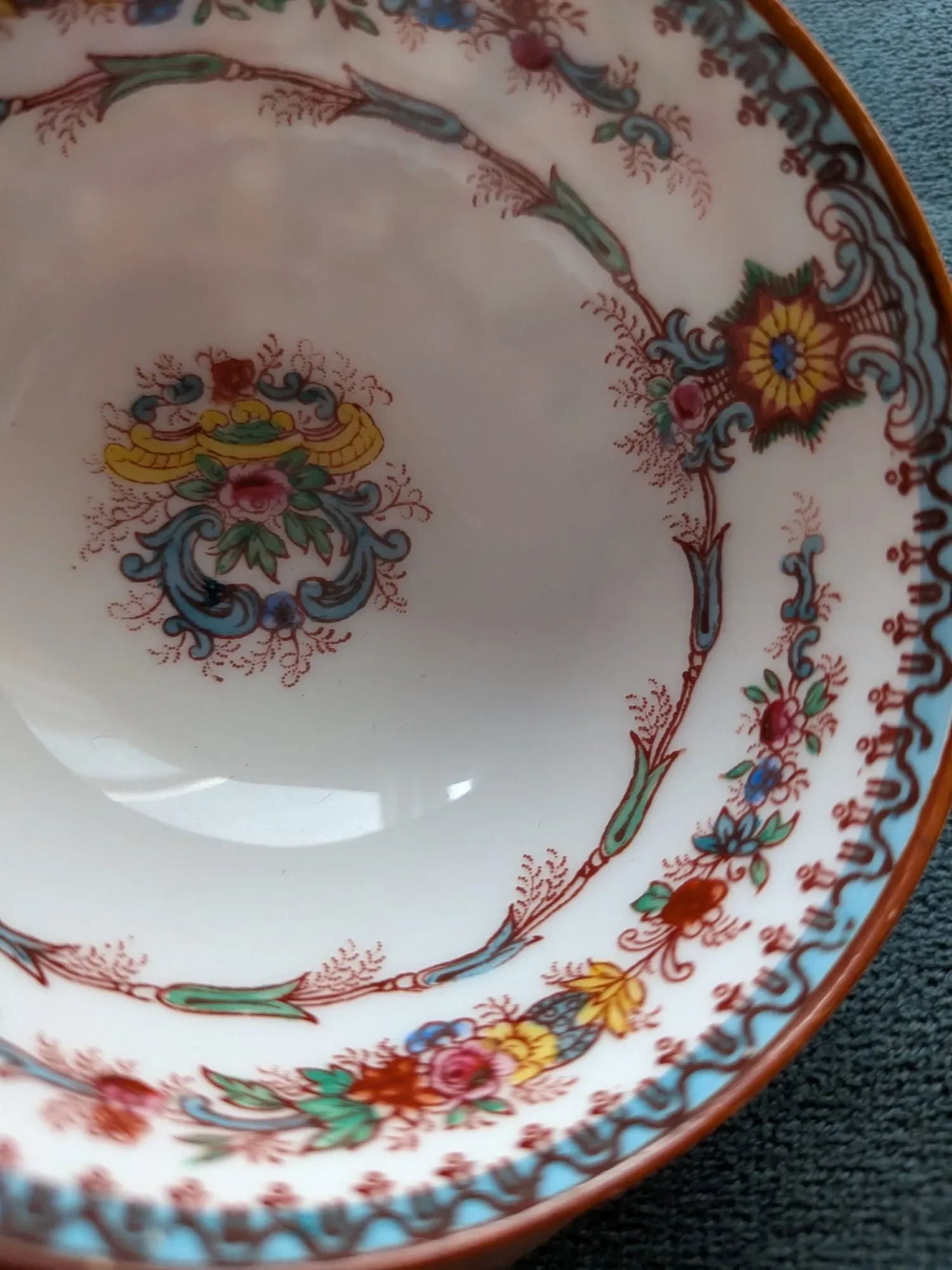 Rörstrand Porcelain Cups & Saucers, 5 Sets, Floral Decor - Image 4