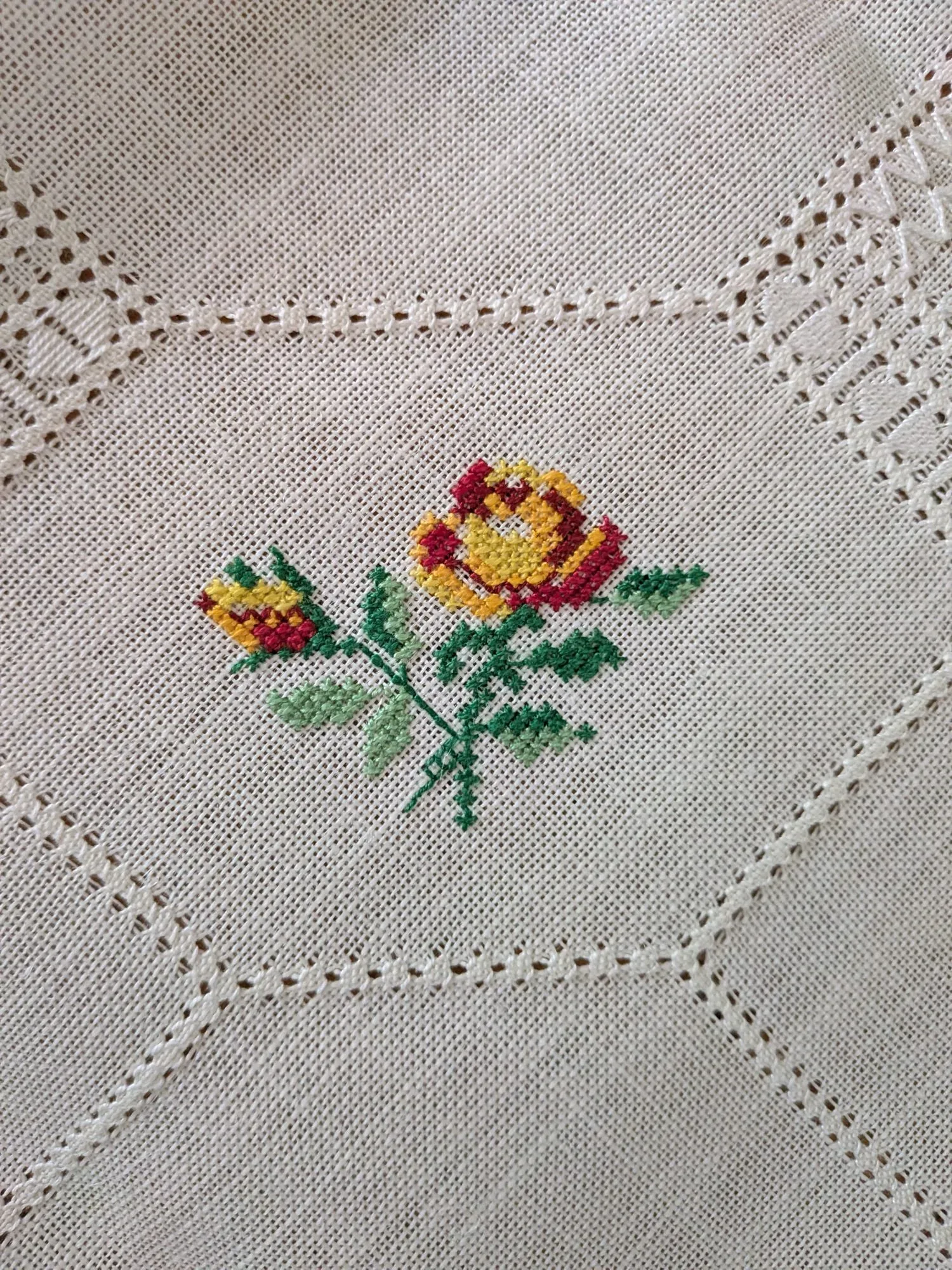 Vintage Linne Duk med Rosbroderi & Hålsöm - Bild 5