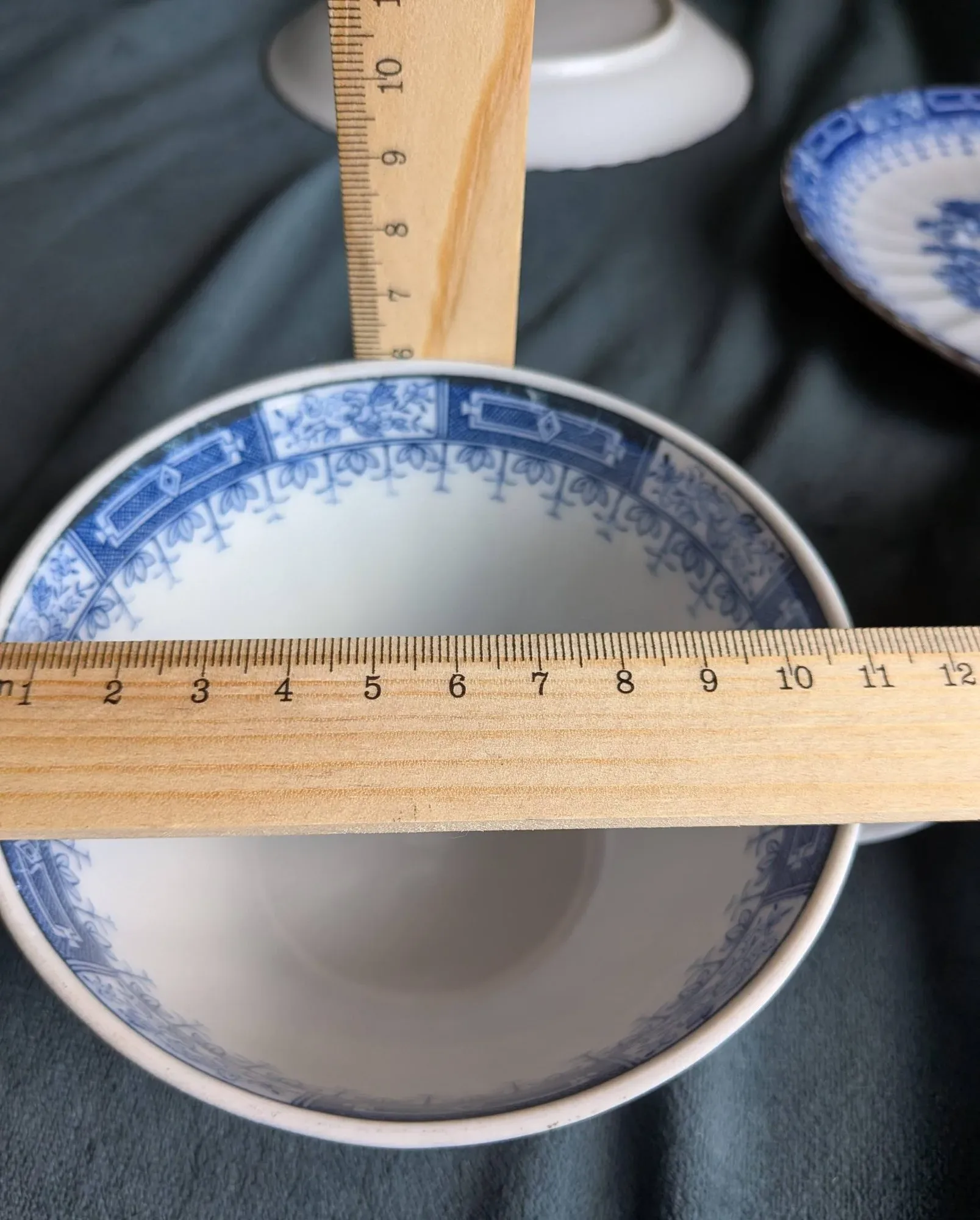 Porslinskoppar med fat, Blåvit Dekor, Tidstypisk Stil - Bild 7