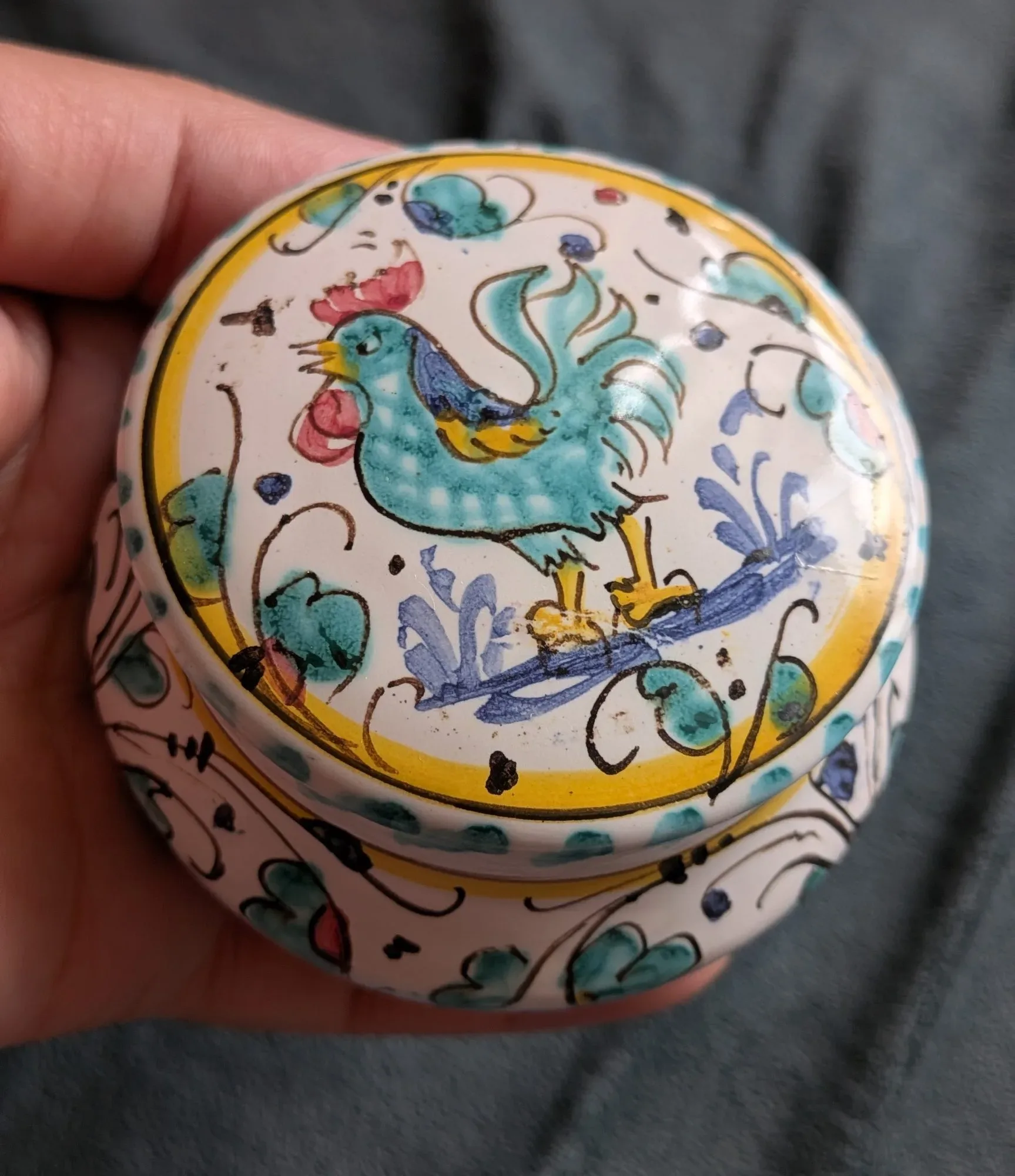 Italian Grazia Deruta Hand-Painted Rooster Ceramic Box - Image 4