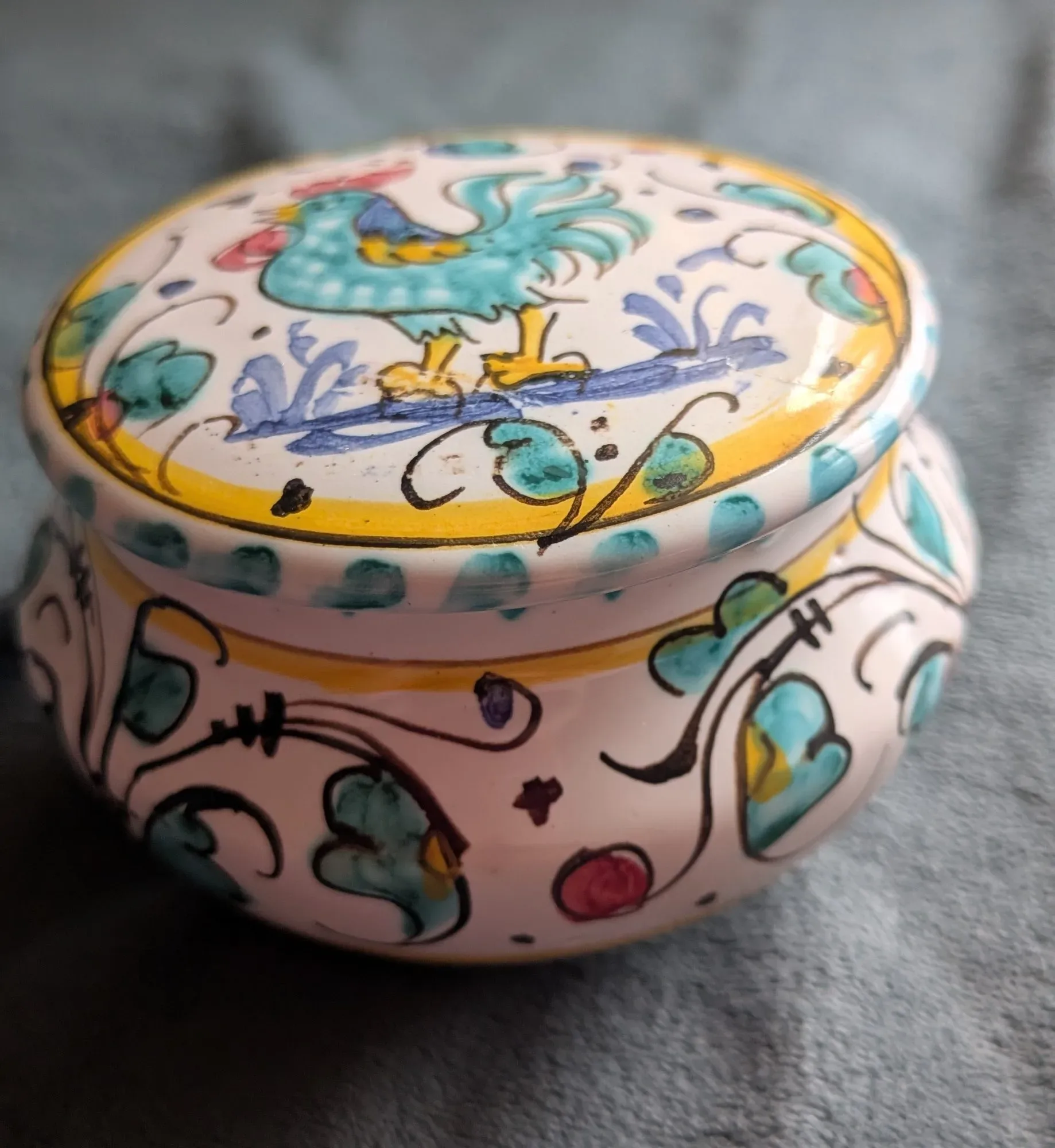 Italian Grazia Deruta Hand-Painted Rooster Ceramic Box - Image 3