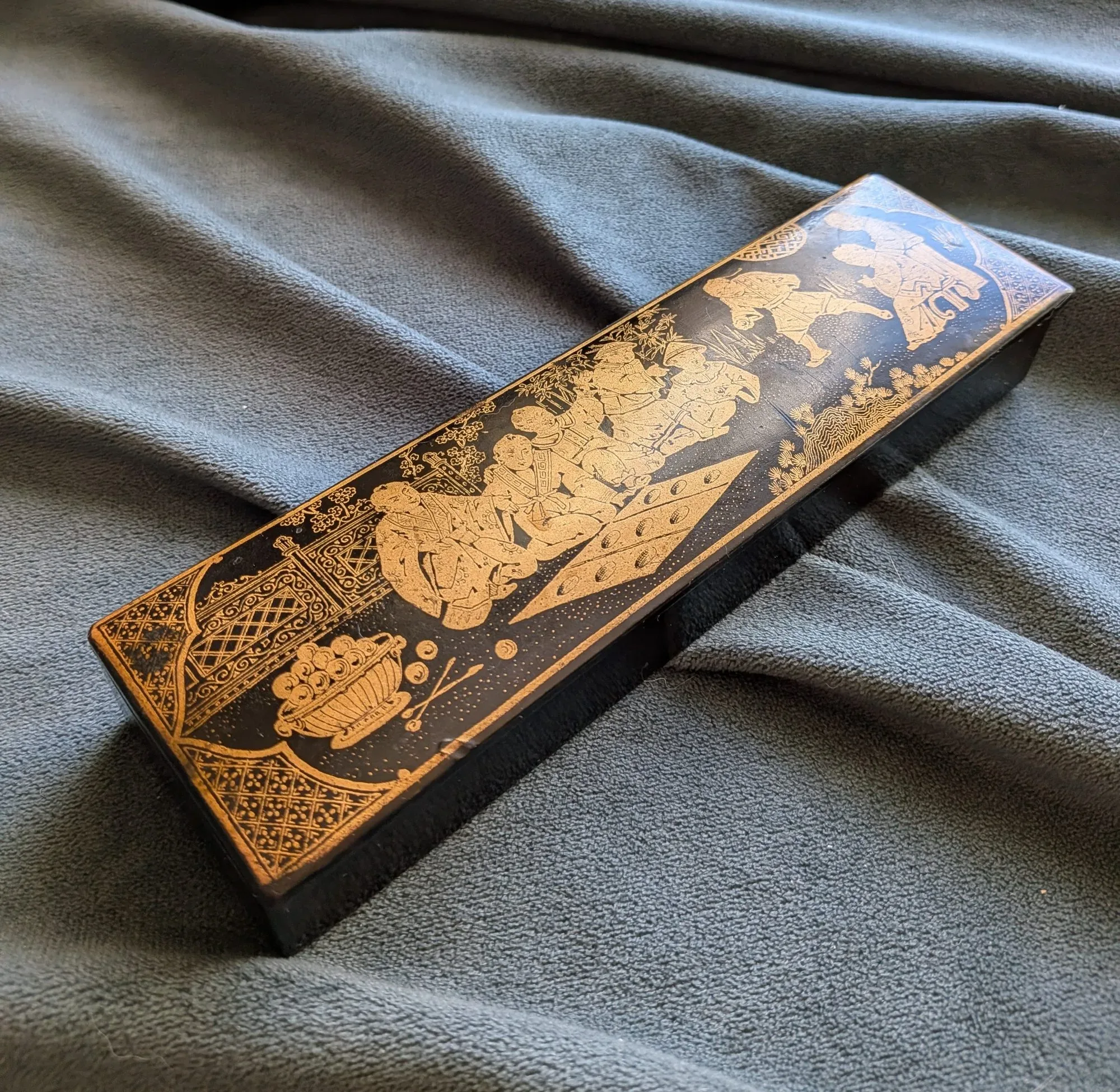 Lacquered Box, Oriental, Figurative Decor