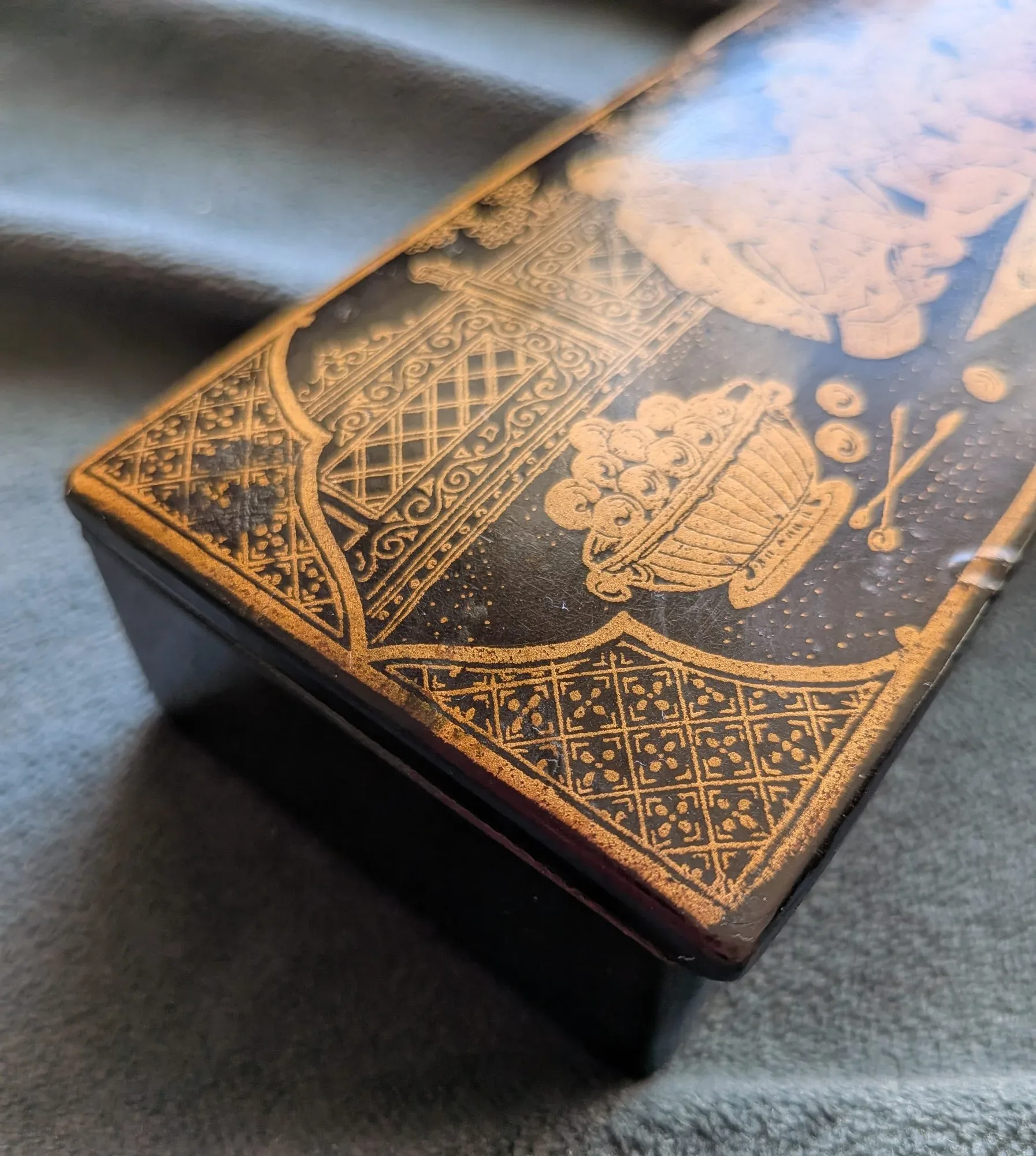 Lacquered Box, Oriental, Figurative Decor - Image 8