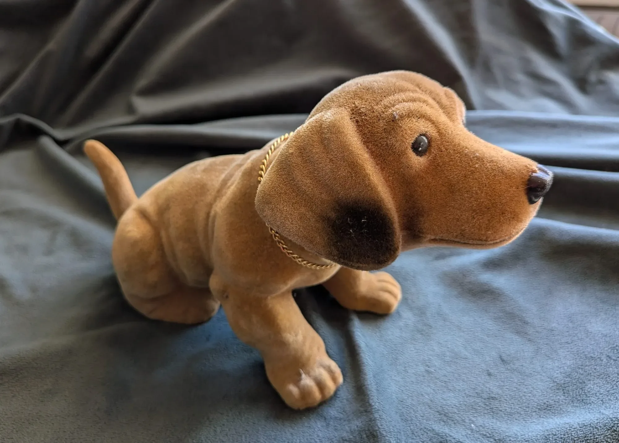 Flockad Dashund Bobblehead Figur, Retro