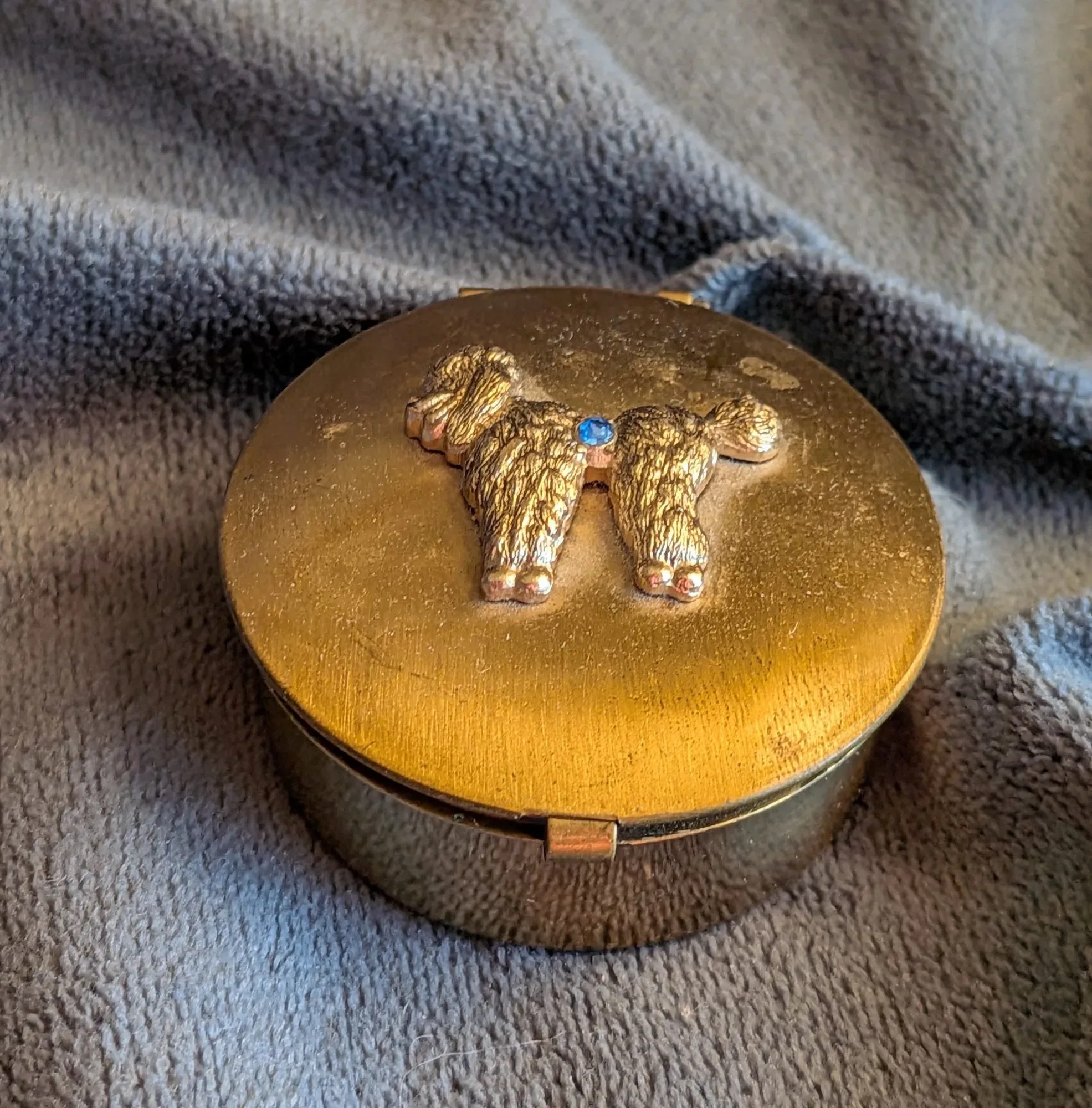 Vintage metallkompakt med pudelmotiv, guldtonad - Bild 11