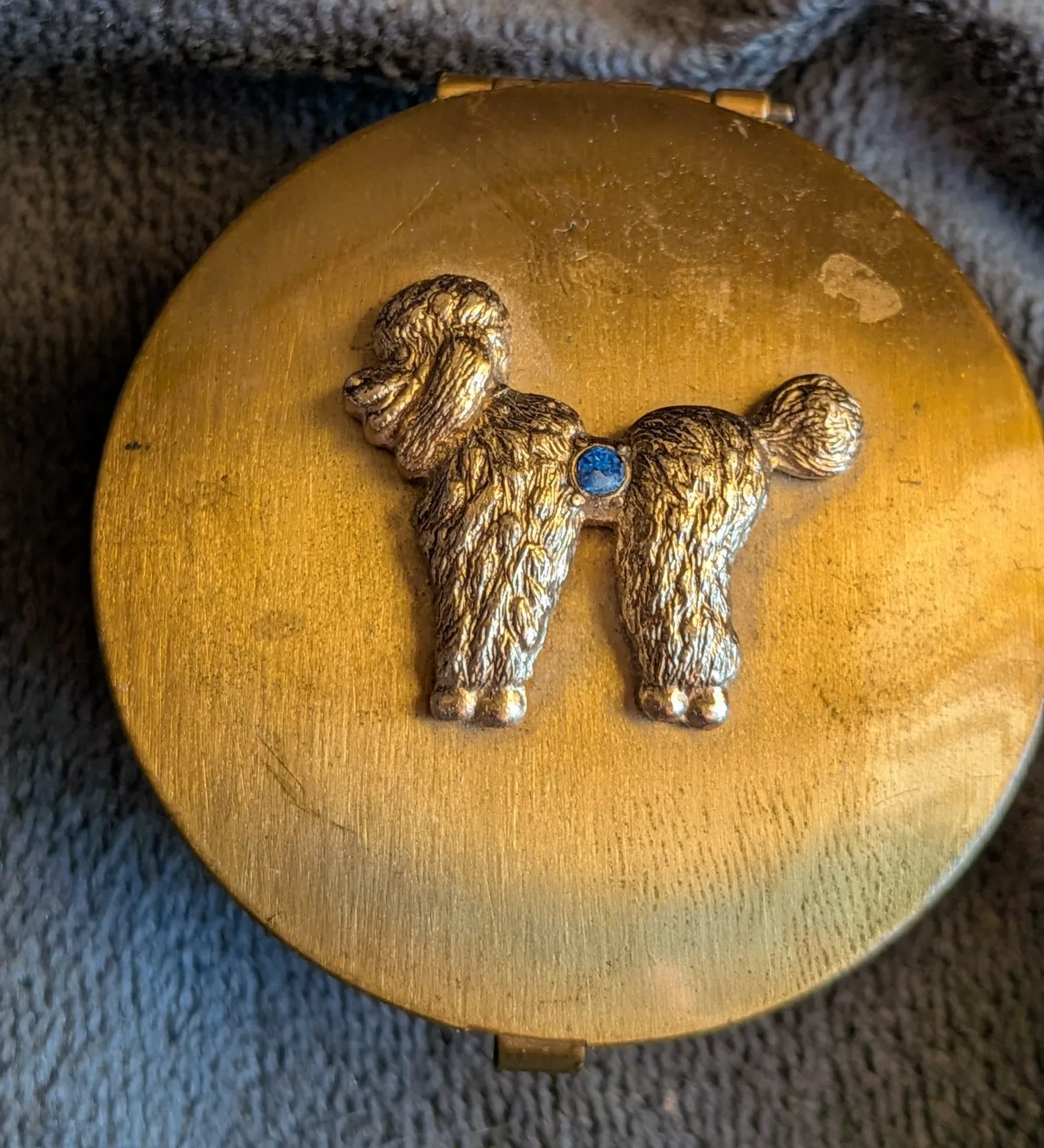 Vintage metallkompakt med pudelmotiv, guldtonad - Bild 10