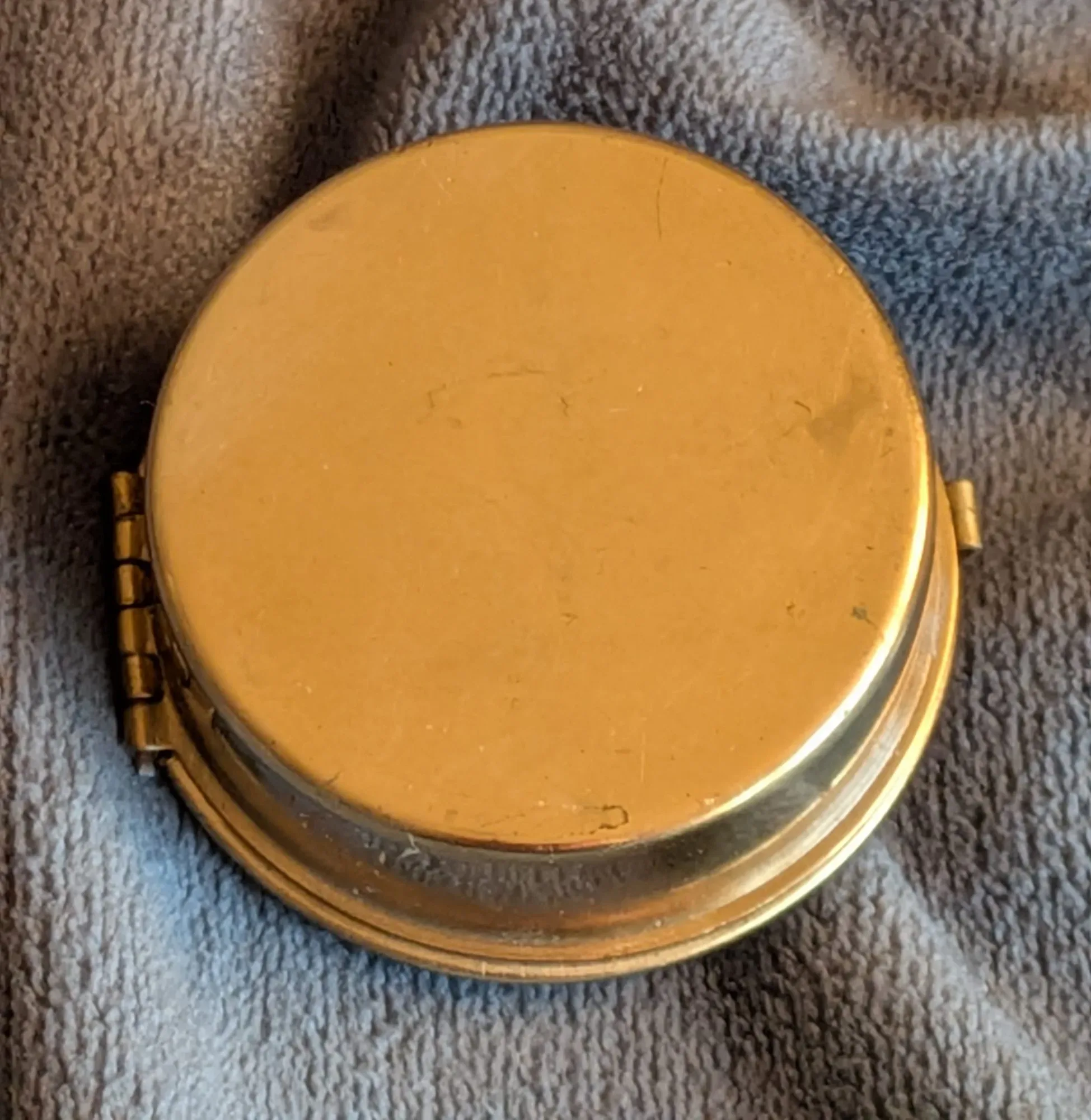 Vintage metallkompakt med pudelmotiv, guldtonad - Bild 6