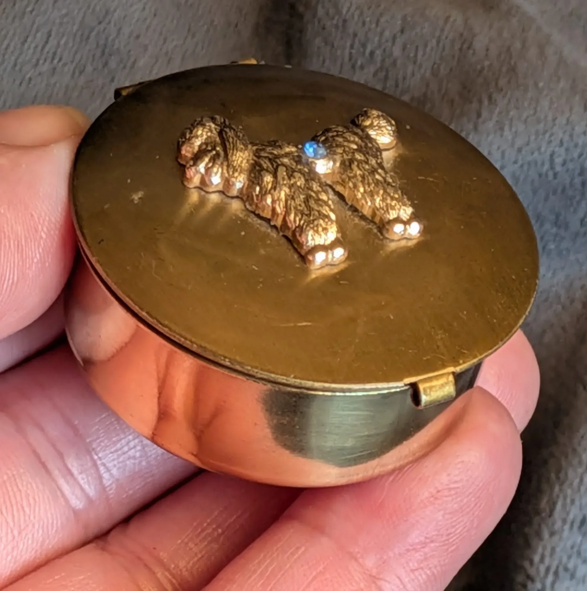 Vintage metallkompakt med pudelmotiv, guldtonad - Bild 5
