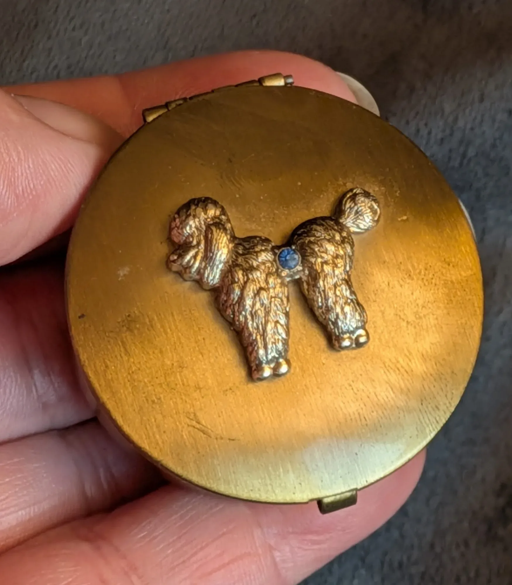Vintage metallkompakt med pudelmotiv, guldtonad - Bild 3
