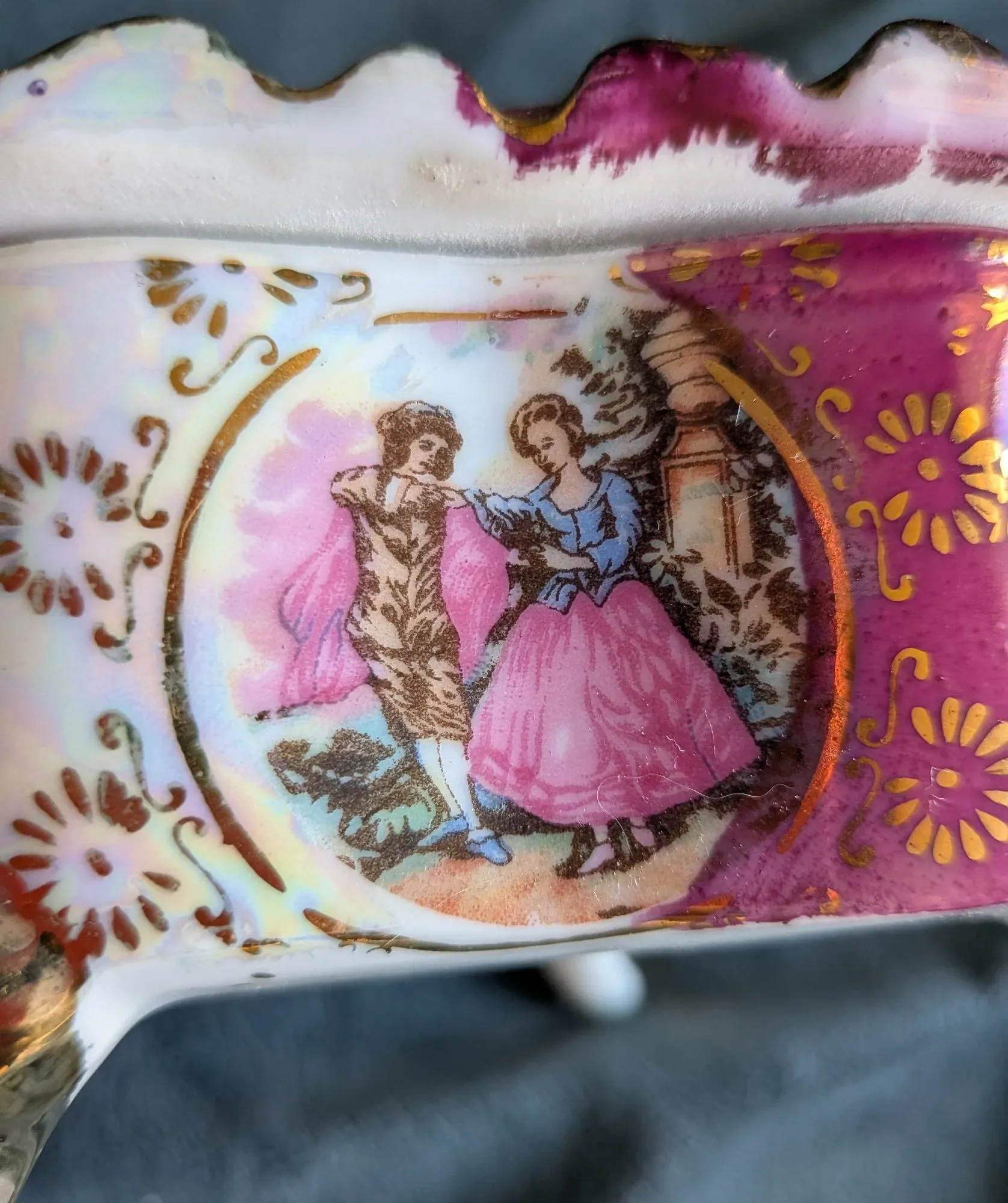 Dekorativ porslinsdosa, rokoko-inspirerad, förgylld - Bild 6