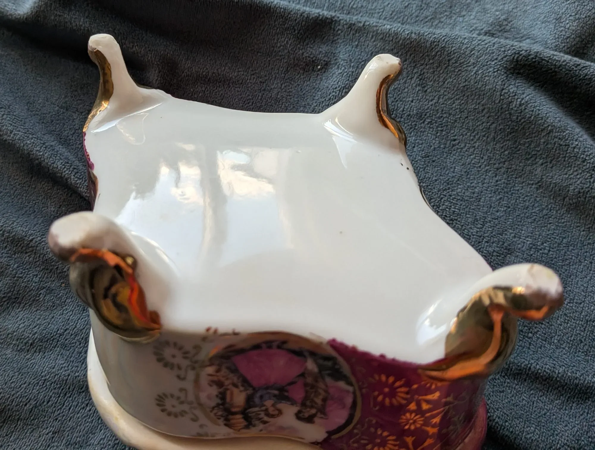 Dekorativ porslinsdosa, rokoko-inspirerad, förgylld - Bild 5