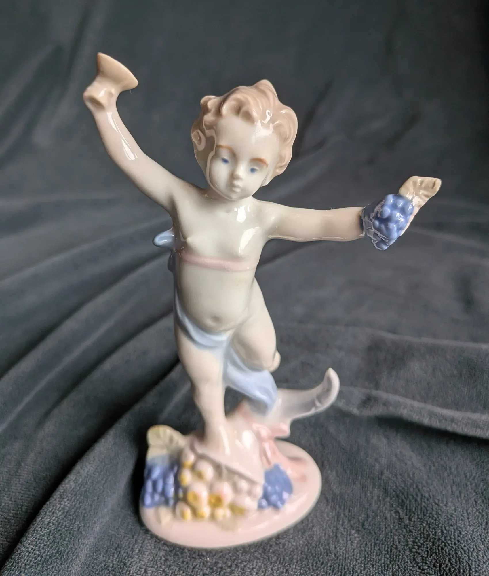 Scheibe-Alsbach Porslin Figurin Putto, klassisk stil
