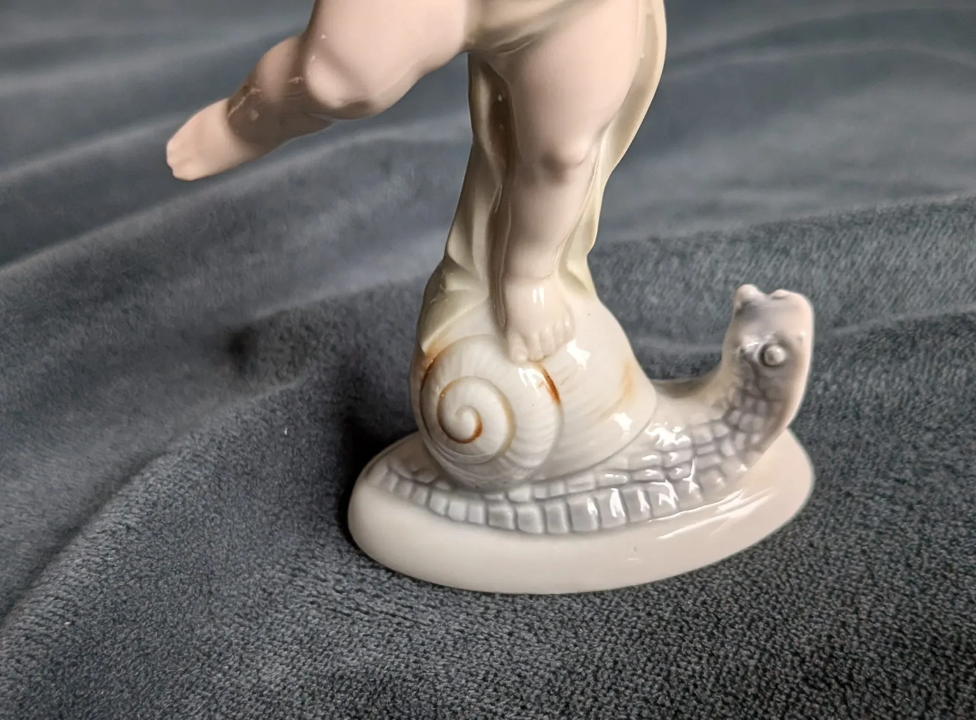 GDR Porslinsfigurin Putto, Tidstypisk - Bild 5
